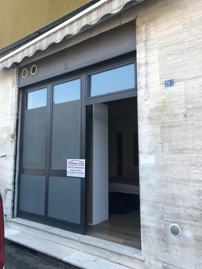Ferienwohnung Monolocale Arredato Con Una Camera Parma Exterior foto
